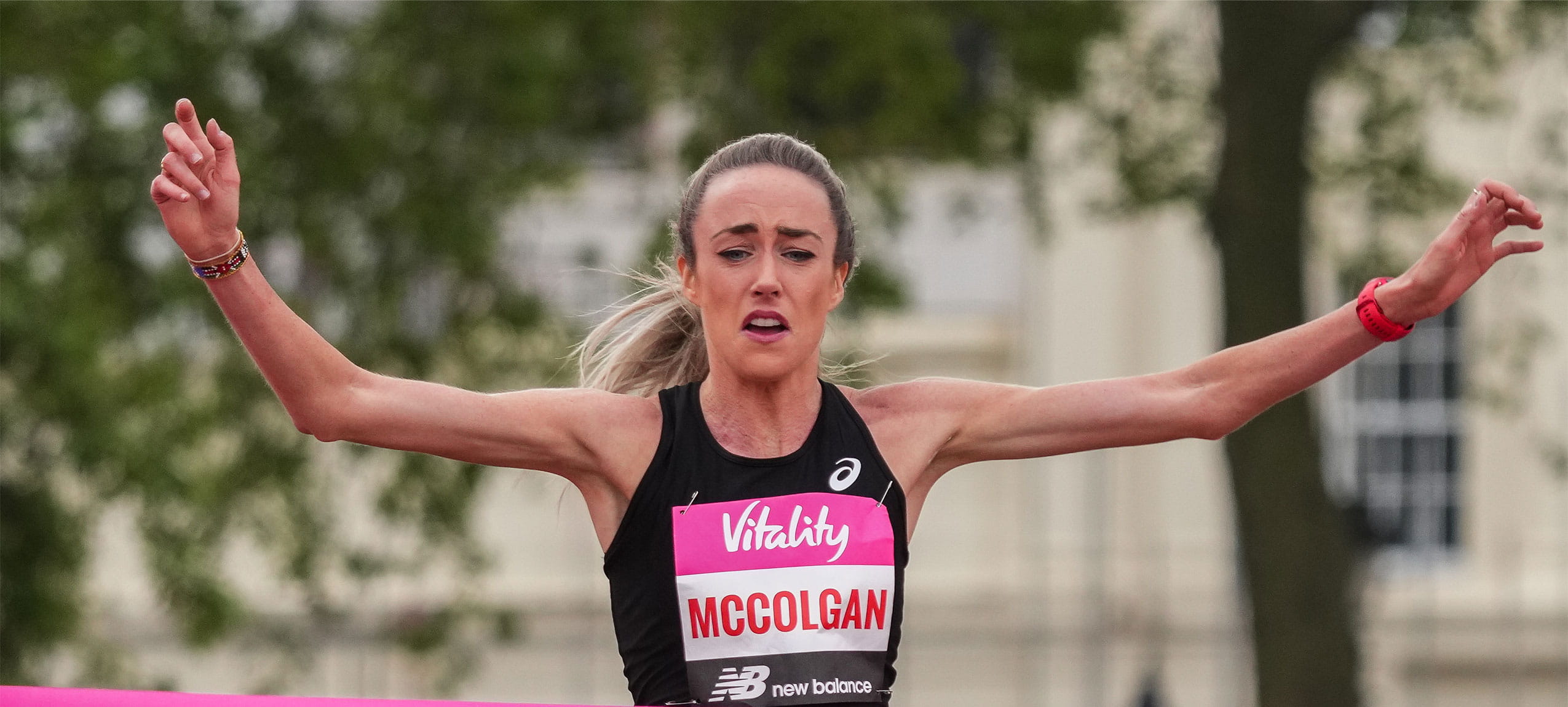 Eilish McColgan celebrates as she crosses the finish line to win the Elite Women&#x2019;s Race and break the Scottish 10k record.