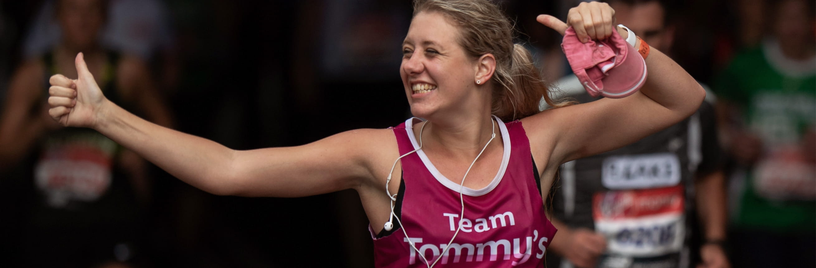 Woman gives the thumbs up to the Virgin Money London Marathon crowds