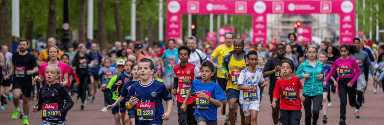 Westminster mile participants running at start line